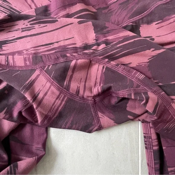 Alphalete Surface Power Legging in Burgundy Canvas Camo - Picture 7 of 8